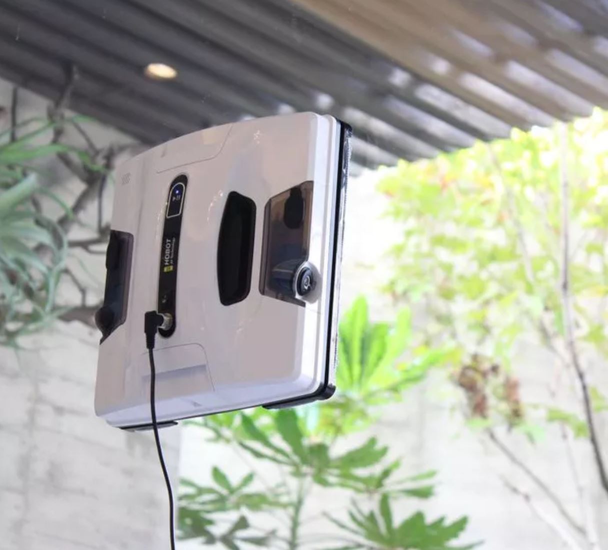 Window cleaning robots