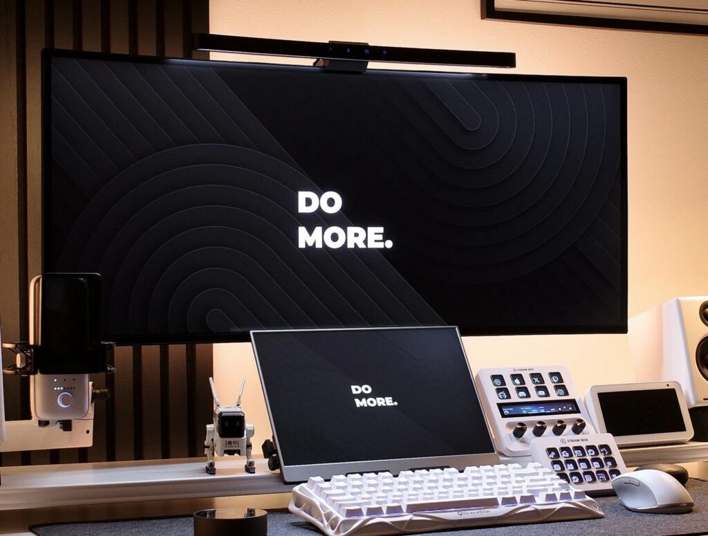 Quntis Curved Monitor light