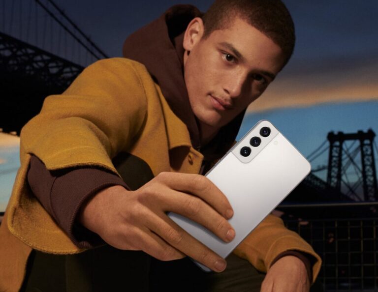 Samsung Galaxy S22 and S22+