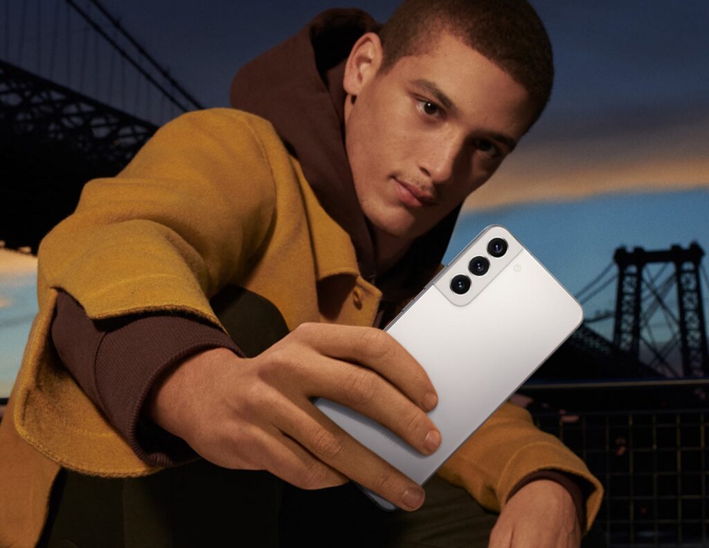 Samsung Galaxy S22 and S22+