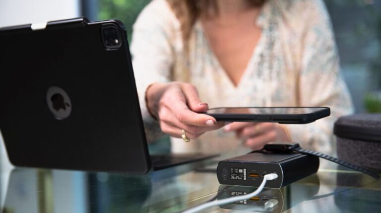 Intelli ScoutPro 240W power bank