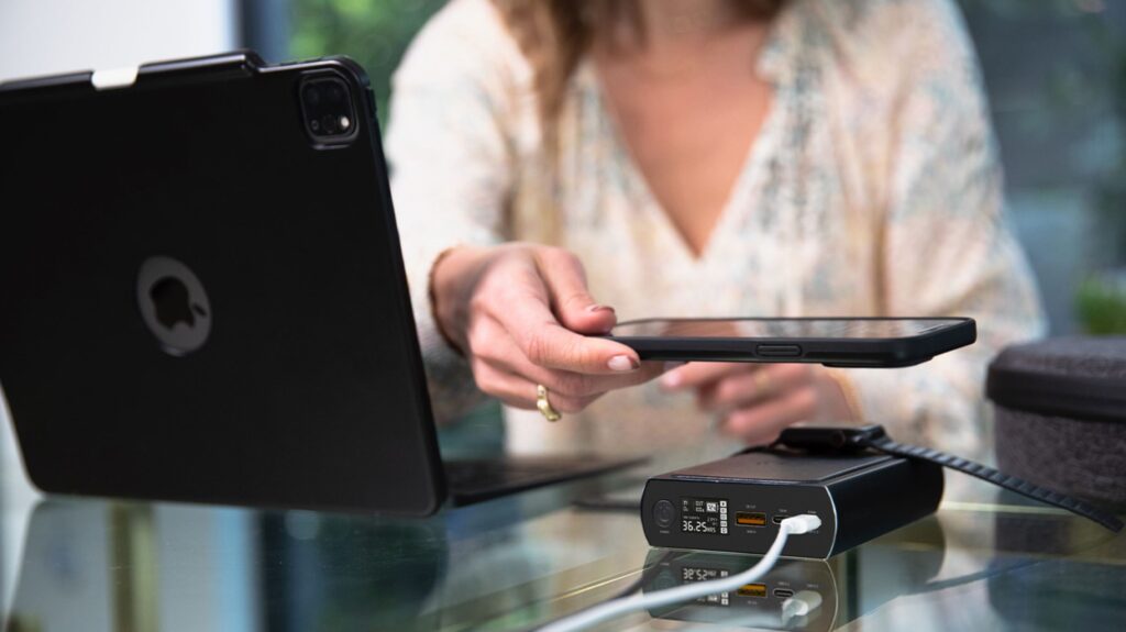 Intelli ScoutPro 240W power bank